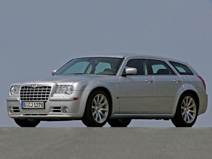  Chrysler 300C SRT8 Touring 2006 года  (фото 12 из 21)